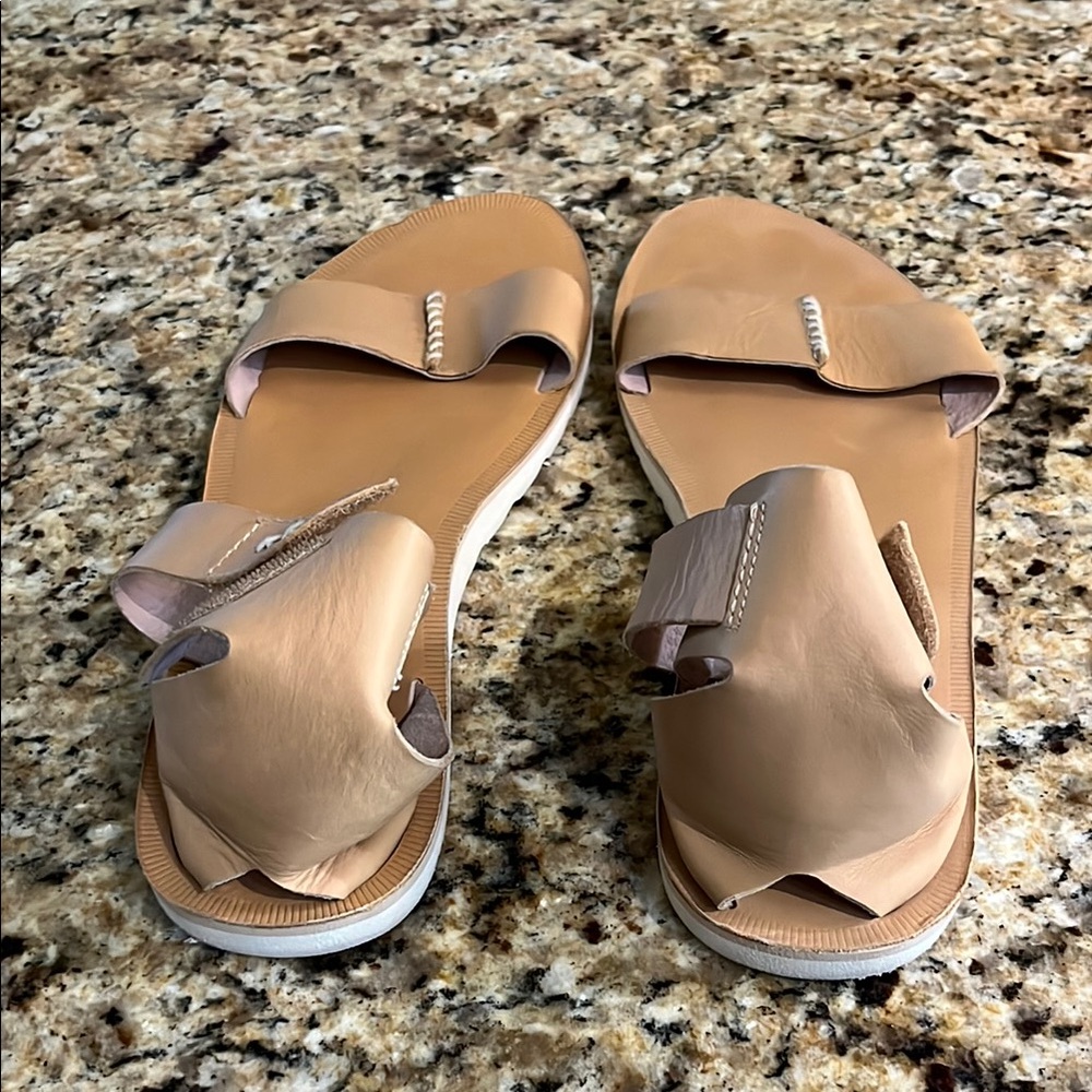 Reef Tan Sandals Simple Thong Style